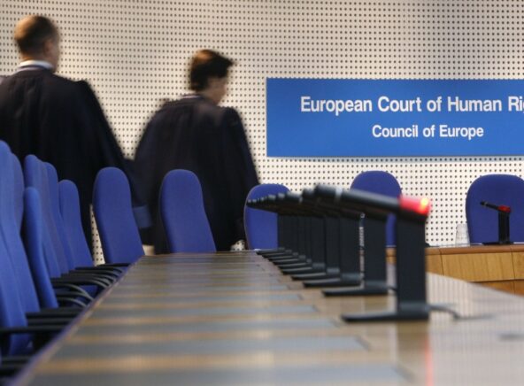 Photo des juges de la cour européenne pour les droits humains.